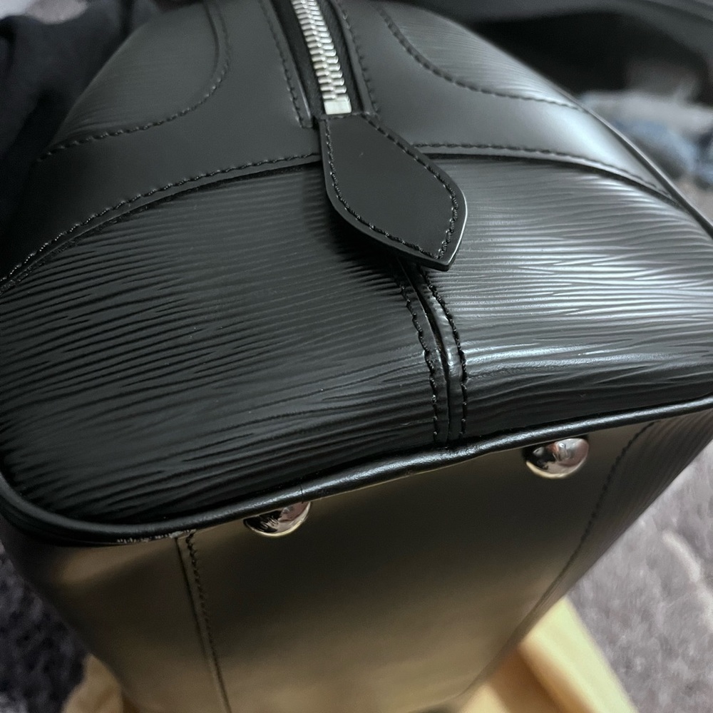 Women’s Louis Vuitton Purse - Picture 11 of 15